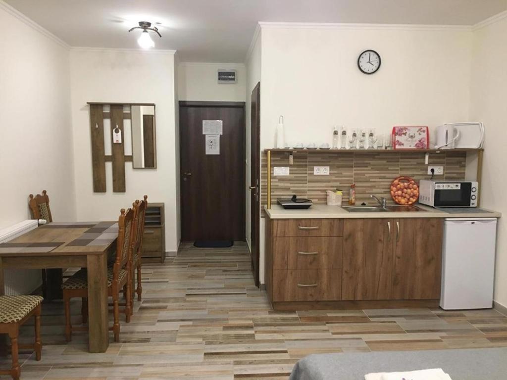 阿兰夫科罗娜酒店 米什科尔茨 外观 照片
